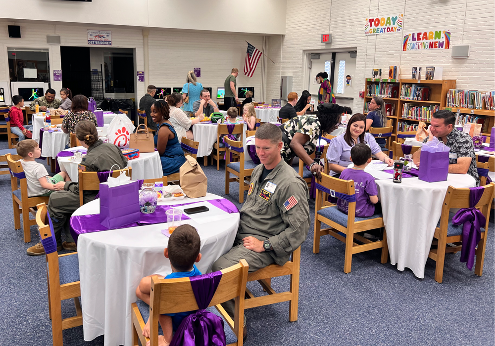 Military members having lunch with their children